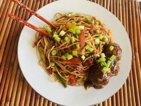 Bami met verse bamigroenten en kruidenmix