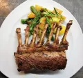 Pittig geroosterd lamsvlees met knoflook